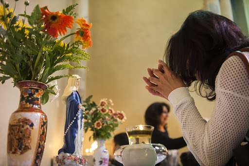A woman Praying &#8211; Basilica of the Nativity &#8211; es