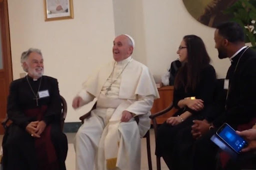 Papa Francisco en un encuentro en privado con obispos anglicanos pentecostales