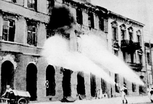 Alemanes quemando Varsovia, 1944