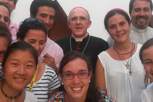 Mons Carlos Osoro with young people &#8211; es