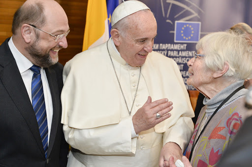 Pope Francis with Elma Schmidt &#8211; European Parliament &#8211; es