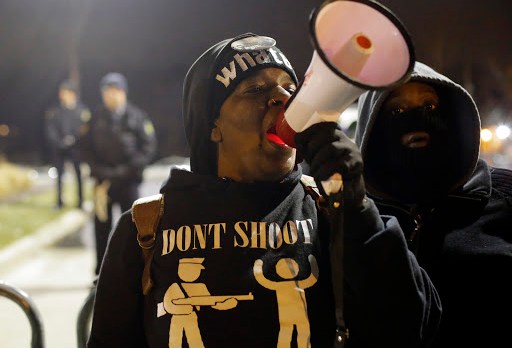 Protestor in Ferguson, Mo. &#8211; es