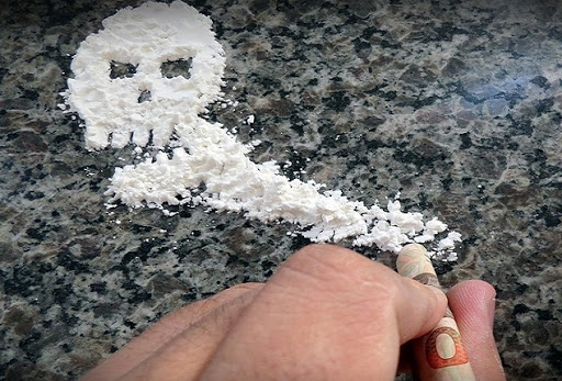 dosis de cocaína en forma de calavera
