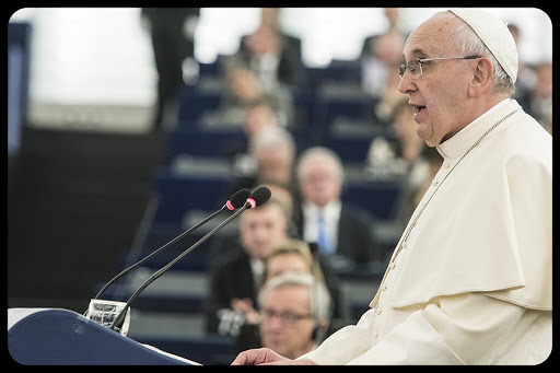 The arrival of Pope Francis at the European Parliament in Strasbourg 06 &#8211; es