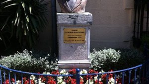 estatua conmemorativa del asesinato de la UCA