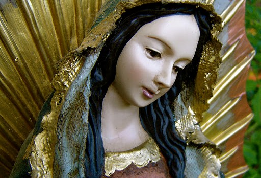 Estatuilla de la Virgen de Guadalupe