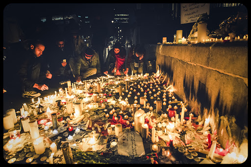 Candle light vigil for the victims of Peshawar school siege &#8211; Kashif Haque CC &#8211; es