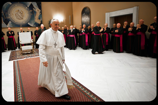 WEB-Pope-Francis-Bishops-Walking-Mazur-UK-Catholic &#8211; es