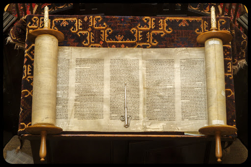 The Torah, the Jewish Holy Book – Lawrie Cate CC – es