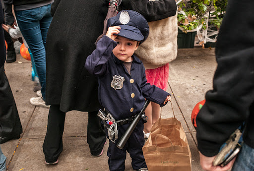 Niño policía
