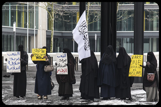 Burqa &#8211; Women &#8211; ISIS &#8211; Jihadist &#8211; protest &#8211; © Patrick Rasenberg &#8211; CC &#8211; es