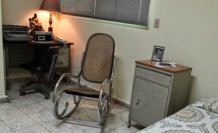 La stanza di Romero con la foto di Paolo VI sul comodino &#8211; es