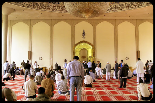 London Central Mosque &#8211; Muslim &#8211; Praying &#8211; © Tawel CC &#8211; es