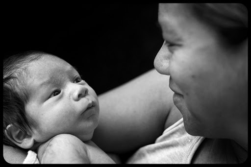 Mothers Touch &#8211; Child &#8211; Newborn &#8211; Love &#8211; © John Ryan &#8211; CC &#8211; es