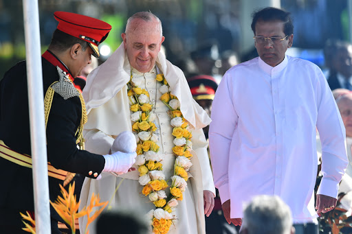 Pope Francis with the Sri Lankan President Maithripala Sirisena &#8211; AFP &#8211; es