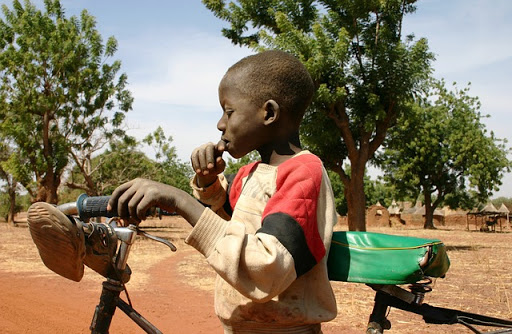niño del Burkina Faso