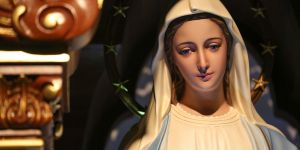 El verdadero católico ama a la Virgen María