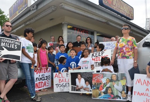 protesta en Colorado en contra de las deportaciones que separan familias