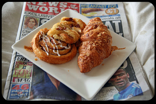 WEB-Pastries-Newspaper-Meg-Nicol-CC &#8211; es