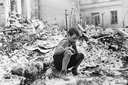 Warsaw after bombing during the II WW &#8211; es