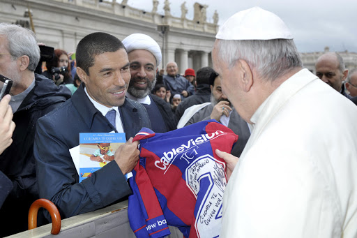 Iván Ramiro Córdoba Sepúlveda greets Pope Francis &#8211; CPP &#8211; es