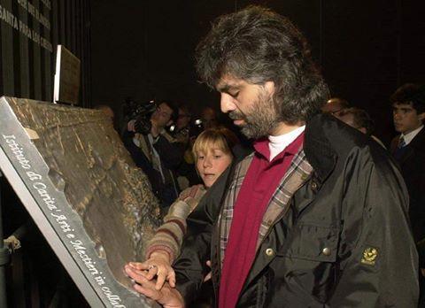 Más de 500 ciegos, entre ellos Andrea Bocelli, aprecieron al hombre de la Síndone en el 2000 gracias a la réplica tridimensinal del Sudario