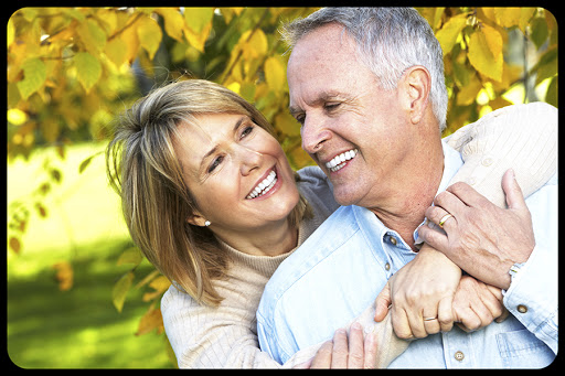 Happy senior couple in love © kurhan / Shutterstock &#8211; es
