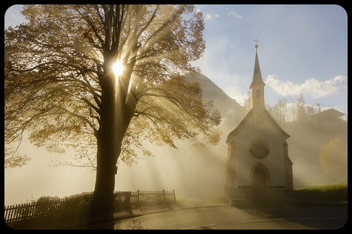 Chapel in the morning light &#8211; © Paul / Shutterstock &#8211; es