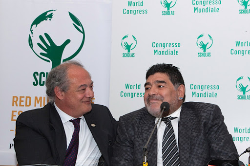 José María del Corral, director mundial de Scholas, en conferencia de prensa con Diego Armando Maradona 01 &#8211; es