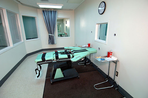 La cámara de ejecución de la Prisión Estatal de San Quentin