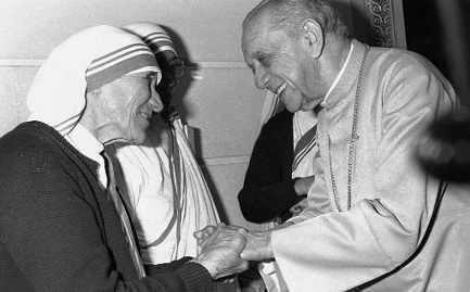 Dom Helder Camara con madre Teresa nel 1985 &#8211; es