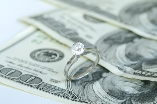 Marriage and money © JohnKwan / SHUTTERSTOCK &#8211; es