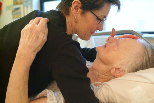 Woman comforting older woman in hospital &#8211; es