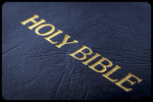 Holy Bible cover © Hriana / Shutterstock &#8211; es
