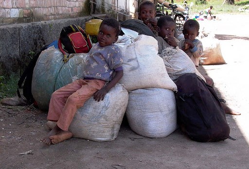 En Angola, uno de los grandes productores de petróleo, los niños mueren por hambre