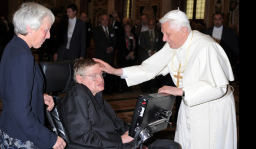 Papa Bento XVI e Stephen Hawking &#8211; es