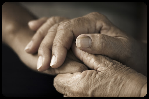 Holding hand © Richard Lyons / Shutterstock &#8211; es