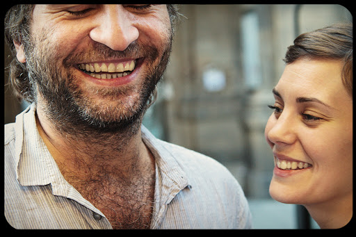 web-couple-man-woman-smile-alessandro-valli-cc &#8211; es
