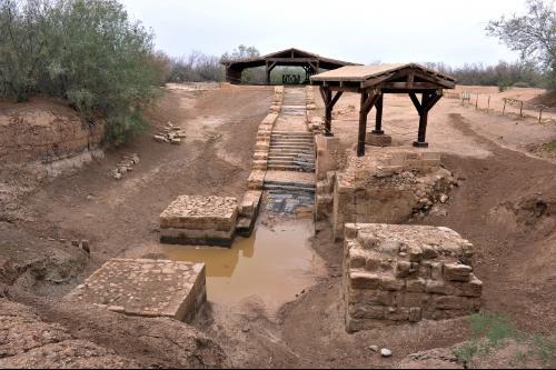 Ruinas de templos del siglo V hallados en Al Maghtas, Jordania