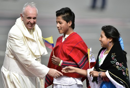 Papa Francesco in Ecuador arrivo con bambini &#8211; es