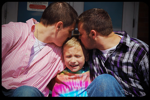 WEB-GAY-PARENT-CHILD-KISS-Sharon-Mattheson-McCutcheon-CC &#8211; es