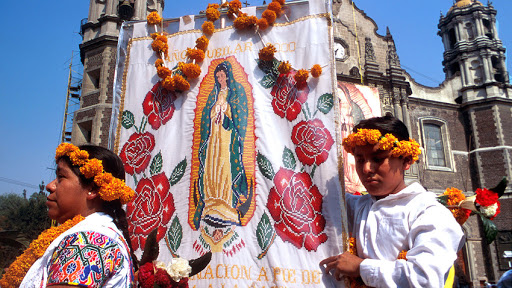 En la explanada de la basílica de Guadalupe pueden canjearse armas