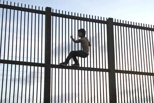 Valla de la frontera entre México y EEUU