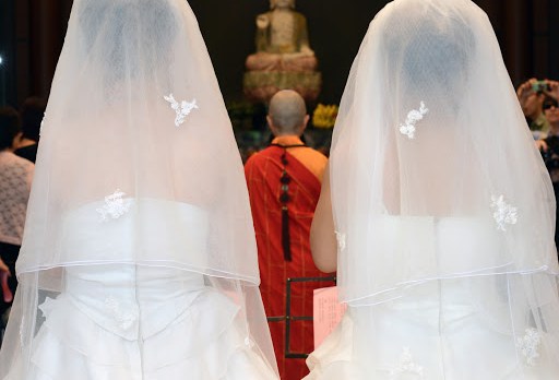 Ceremonia budista de una unión entre dos mujeres