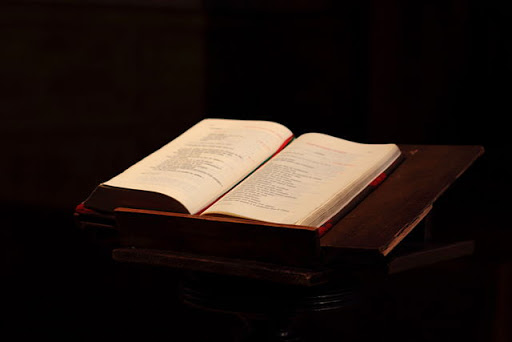 Biblia en la Iglesia de Notre Dame