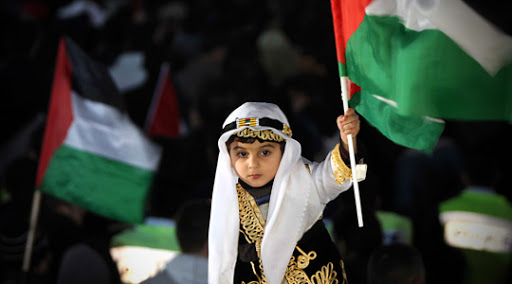 Palestinians celebrate in the city of Ramallah &#8211; es