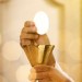 La doxología de la Misa, ¿solo la dice el sacerdote o lo decimos todos?