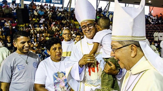 PRENSA &#8211; Mons Juan Carlos Bravo Salazar durante su consagración episcopal (4)