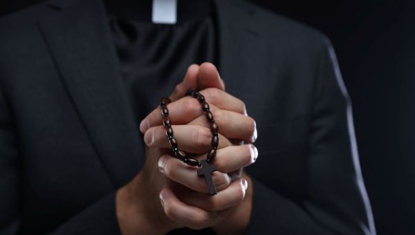 Corner Item Image - Cuatro santos que nos invitan a orar por los sacerdotes