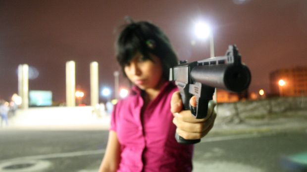 WEB-GUN-MEXICO-GIRL-ARMED-Nacho Betancourt-CC